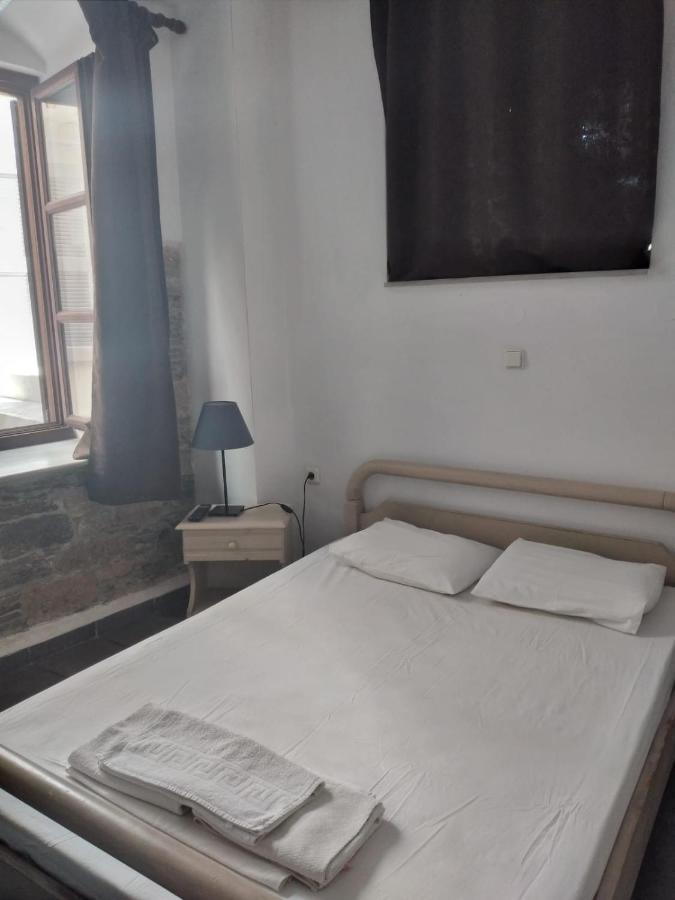 Odos Odysseos Aparthotel Ermoupoli Bagian luar foto