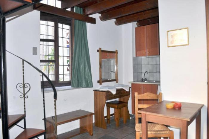 Odos Odysseos Aparthotel Ermoupoli Bagian luar foto