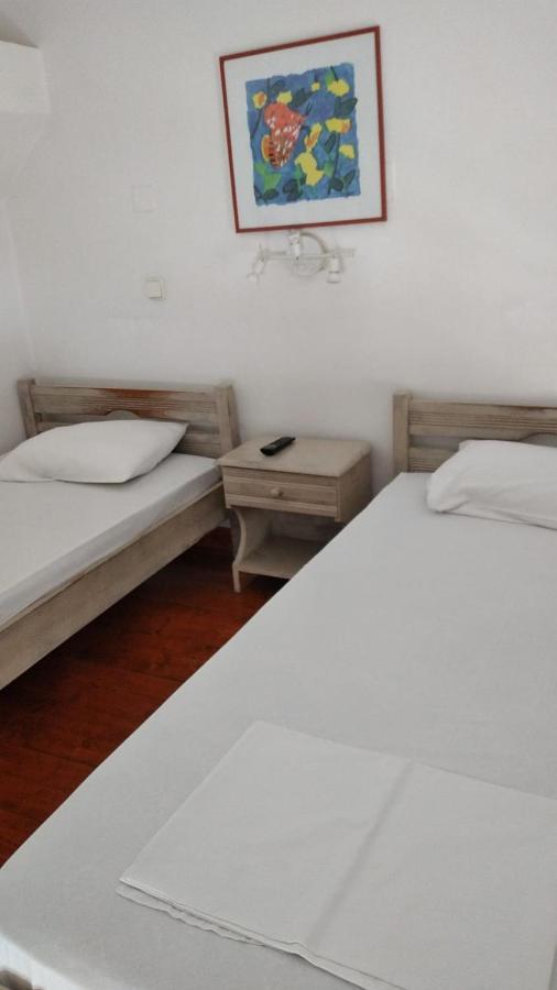 Odos Odysseos Aparthotel Ermoupoli Bagian luar foto