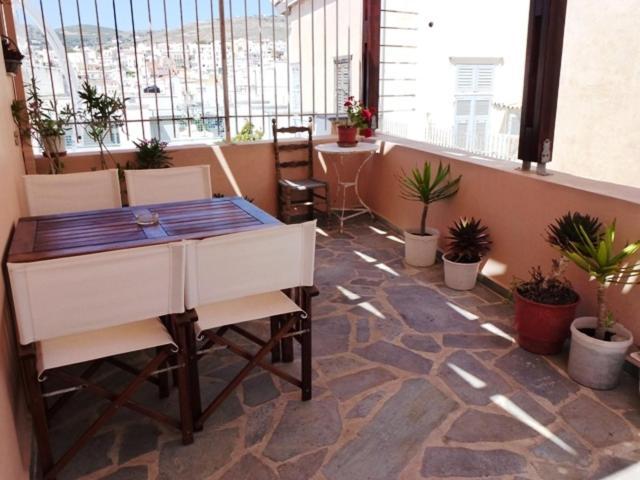 Odos Odysseos Aparthotel Ermoupoli Bagian luar foto
