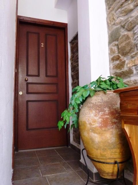 Odos Odysseos Aparthotel Ermoupoli Bagian luar foto