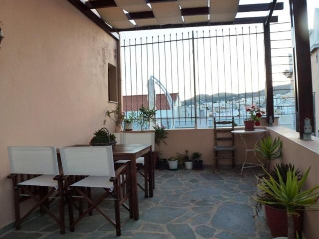 Odos Odysseos Aparthotel Ermoupoli Bagian luar foto