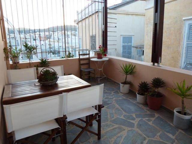 Odos Odysseos Aparthotel Ermoupoli Bagian luar foto