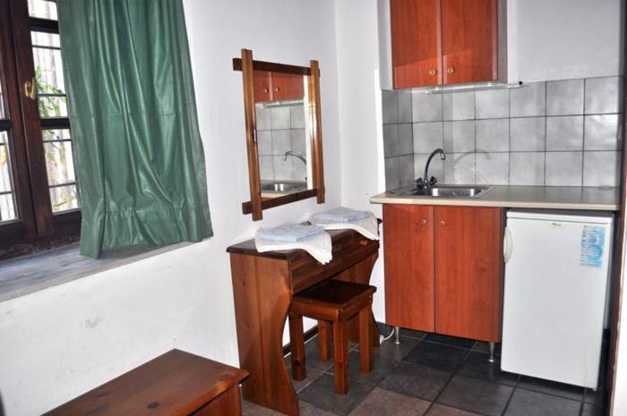 Odos Odysseos Aparthotel Ermoupoli Ruang foto